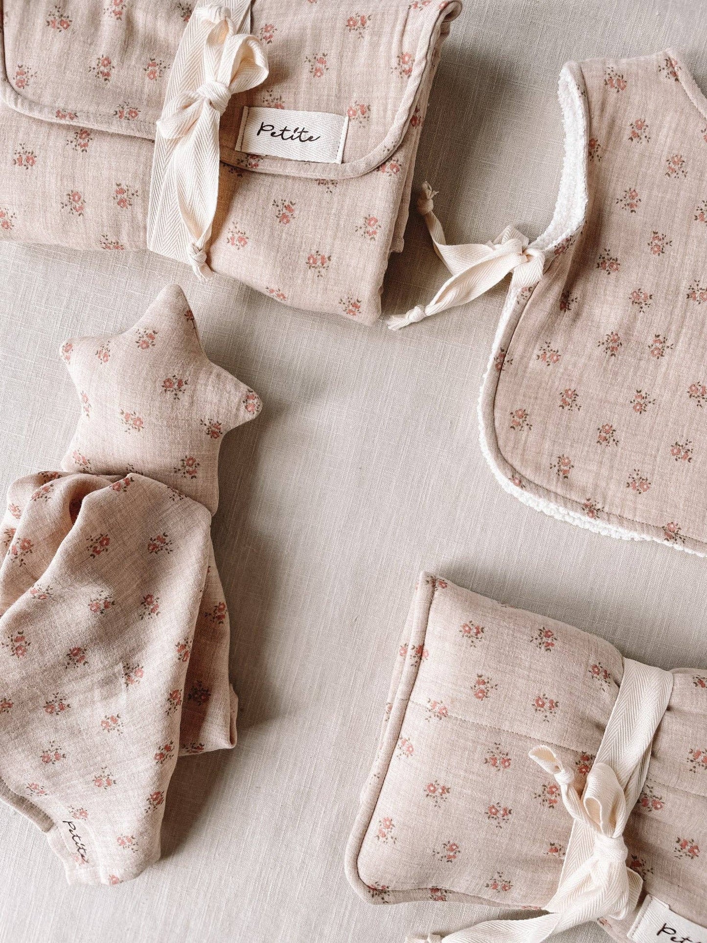 Little Star Cuddle Cloth / Floral Beige