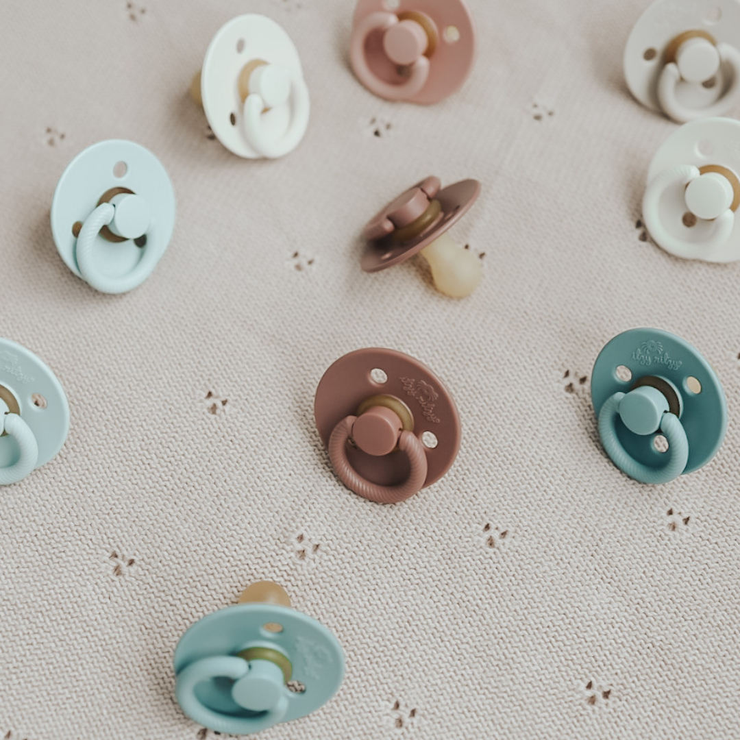 Itzy Soother™ Natural Rubber Glow in the Dark
